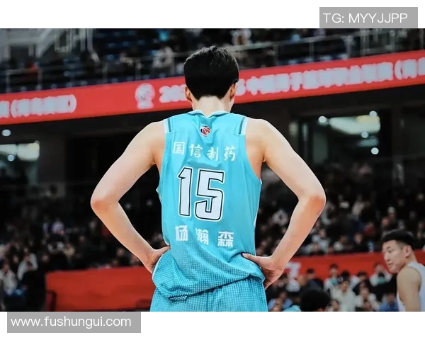 开拓者官方晒出全队拍立得签名照：杨瀚森两张照片入镜